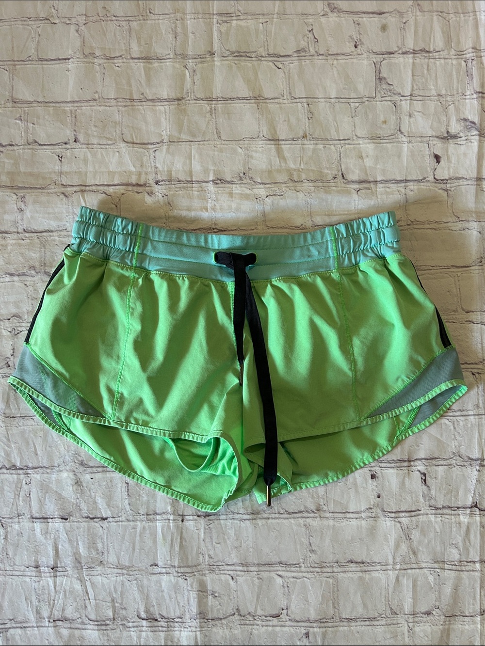 Lululemon Hotty Hots Retro Style 2.5” Low Rise Green Blue Running